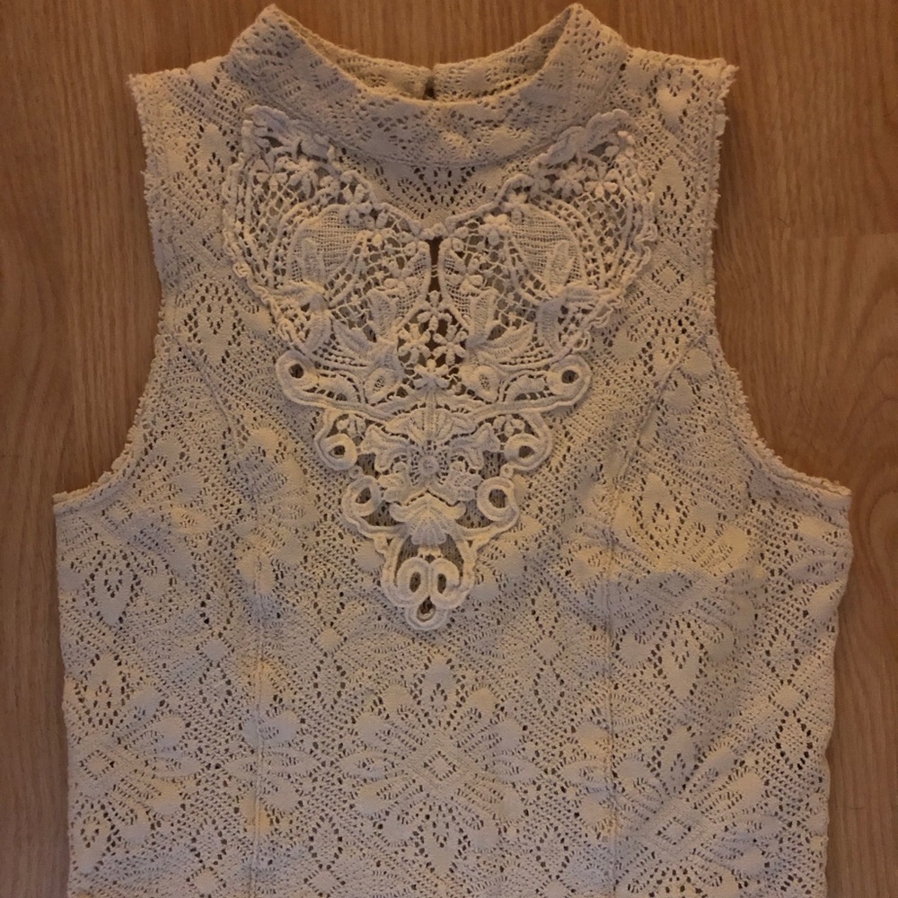 FLASH SALE ✨ Free People crochet crop top